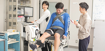 筋力を計測する(多用途筋機能評価運動装置:BIODEX)
